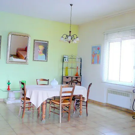 Mod Holiday In Saint-marcel-d'ardeche Overlooking Vineyards * Saint-Just (Ardeche)